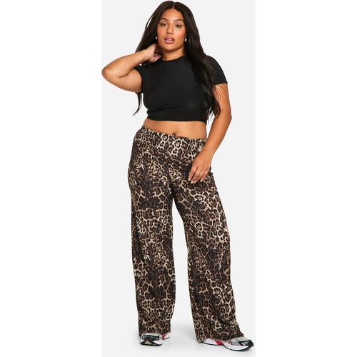 Pantaloni a gamba ampia Plus Size in jersey con stampa leopardata - boohoo - Modalova