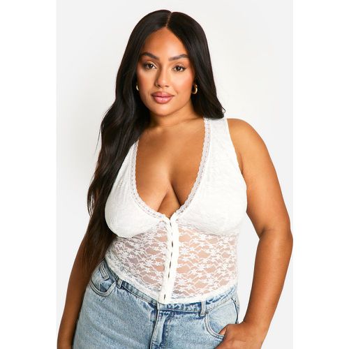 Top a corsetto Plus Size in pizzo con asole e gancetti - boohoo - Modalova