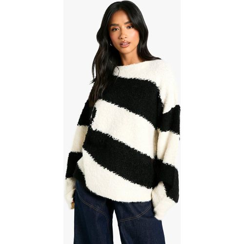 Maglione Petite extra comodo in maglia in pile borg a righe diagonali - boohoo - Modalova