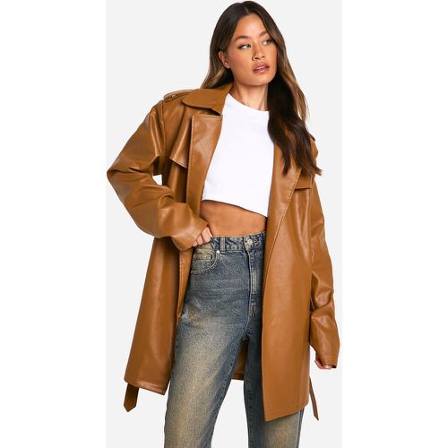 Gabardina Tall Corta Con Cinturón - boohoo - Modalova