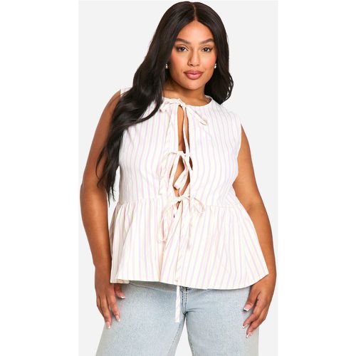 Top Plus Size smanicato a righe con laccetti frontali - boohoo - Modalova