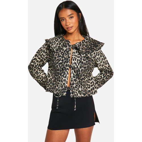 Chaqueta Vaquera Con Estampado De Leopardo, Atadura Frontal Y Cuello - boohoo - Modalova