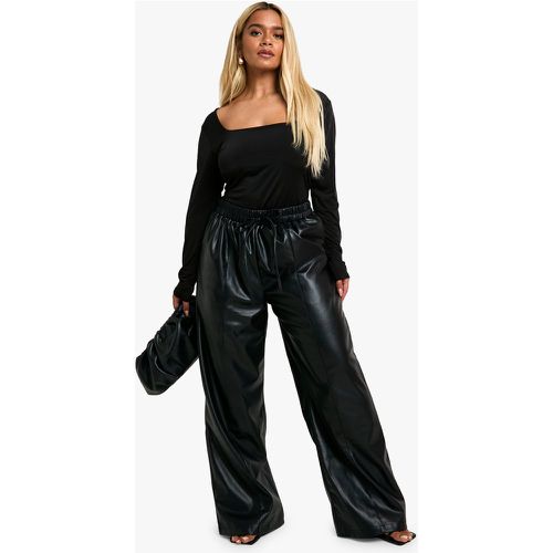 Pantalón Plus De Pernera Recta Y Cuero Sintético Con Detalle De Costuras - boohoo - Modalova