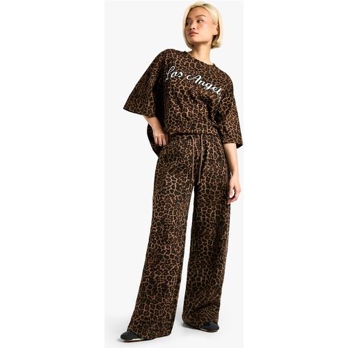 Pantaloni tuta dritti con stampa leopardata - boohoo - Modalova