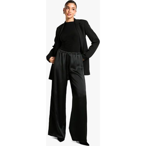 Pantaloni a gamba ampia in raso con coulisse in vita - boohoo - Modalova