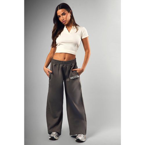 Pantalón Deportivo Petite Recto Con Aplique Dsgn Studio - boohoo - Modalova