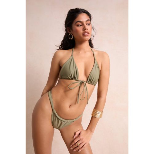 Top bikini a triangolo Essentials con laccetti frontali - boohoo - Modalova