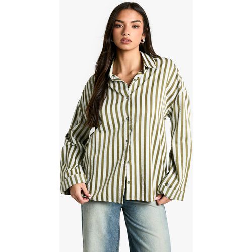 CAMICIA OVERSIZE A RIGHE KAKI - boohoo - Modalova