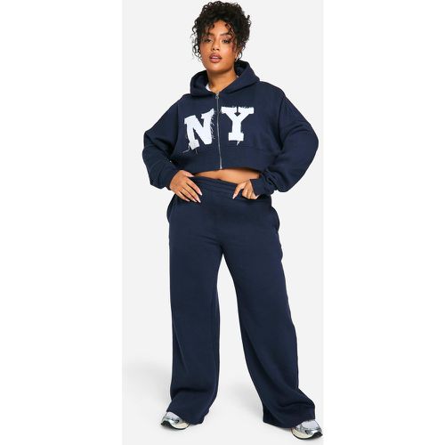 Pantalón Deportivo Plus Recto Con Apliques De Tela Ny - boohoo - Modalova