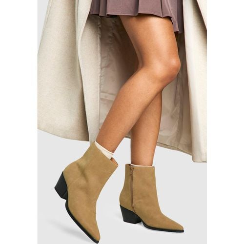 Wide Fit Nubuck Low Block Ankle Western Boots - boohoo - Modalova