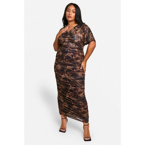 Vestito longuette Plus Size con stampa astratta, scollo a cappuccio e ruches - boohoo - Modalova