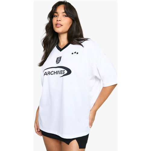 Camicia da calcio Plus Size oversize monocromatica con scollo a V - boohoo - Modalova