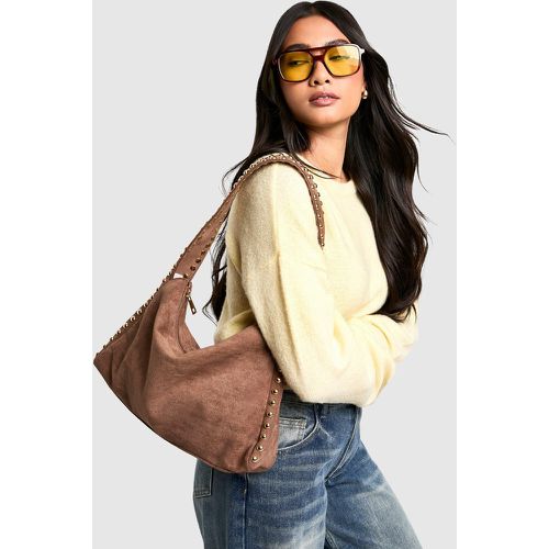 Bolso De Hombro Holgado De Ante Sintético Con Tachuelas - boohoo - Modalova