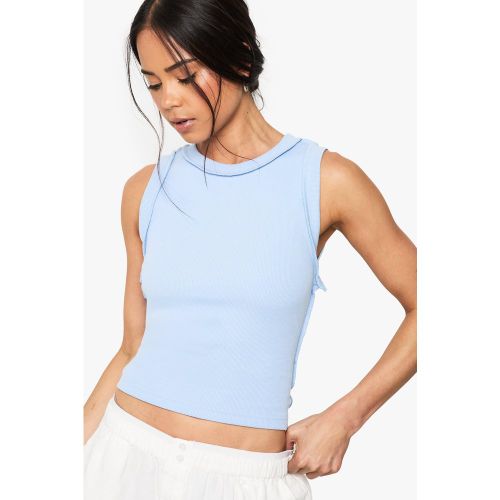 Top Sin Mangas Estilo Nadador Con Detalle De Costuras - boohoo - Modalova