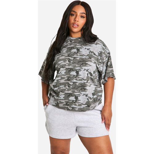 T-shirt Plus Size oversize in fantasia militare - boohoo - Modalova