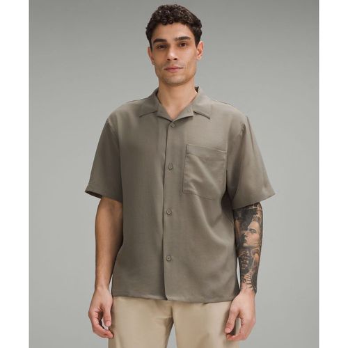 – Leichtes Hemd mit kubanischem Kragen für Männer – Braun – Größe M - lululemon - Modalova