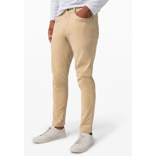 – ABC Hose im Slim Fit mit 5 Taschen Warpstreme für Männer – 81 cm – Khaki – Größe 28 - lululemon - Modalova