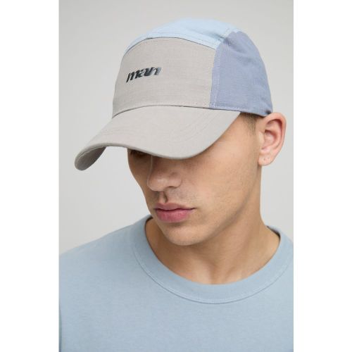 Cappello da baseball MAN leggero con pannelli in nylon - boohoo - Modalova