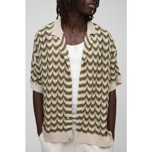 Camicia Regular Fit in maglia con stampa astratta ondulata e rever - Introduce some subtle dapperness into your day-to-day lineup with a shirt. You'll - CMM12731-130-56 - Modalova