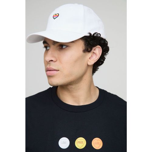 Cappello da baseball Pride con ricamo di cuore arcobaleno - boohoo - Modalova