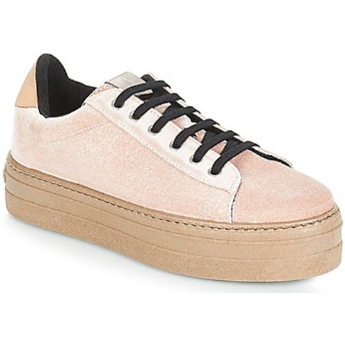 DEPORTIVO TERCIOPELO/CARAM women's Shoes (Trainers) in - Victoria - Modalova