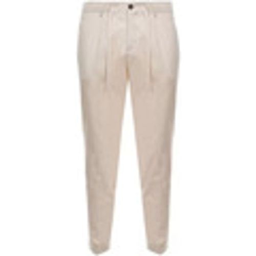 Pantaloni pantaloni chino bianchi tessuto tecnico - Outfit - Modalova