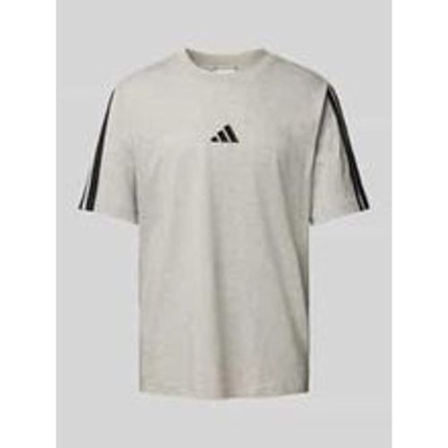 T-Shirt mit Logo-Stitching - adidas Sportswear - Modalova