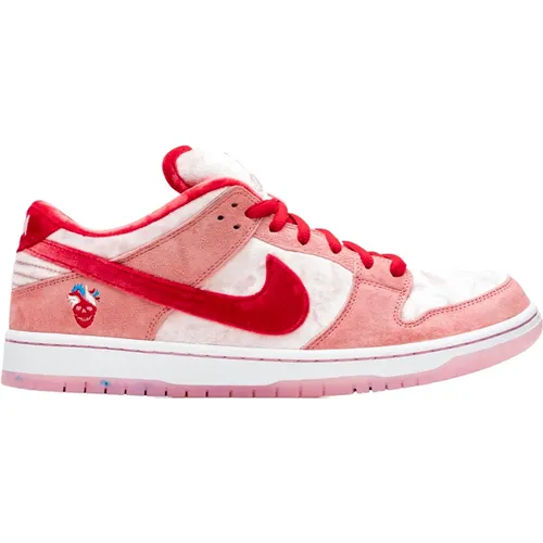 Limited Edition SB Dunk Low Strange Love , male, Sizes: 8 1/2 UK - Nike - Modalova