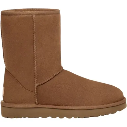 Chestnut Classic Short II Boots , female, Sizes: 4 UK, 6 UK, 5 UK, 7 UK - Ugg - Modalova