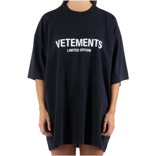 Street-Style Oversize Logo T-Shirt Schwarz - Vetements - Modalova
