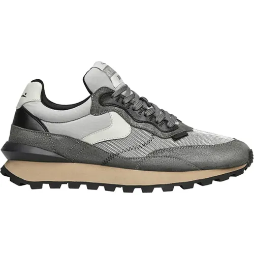 Grey Low Sneakers with Metallic Suede , male, Sizes: 9 UK - Voile blanche - Modalova