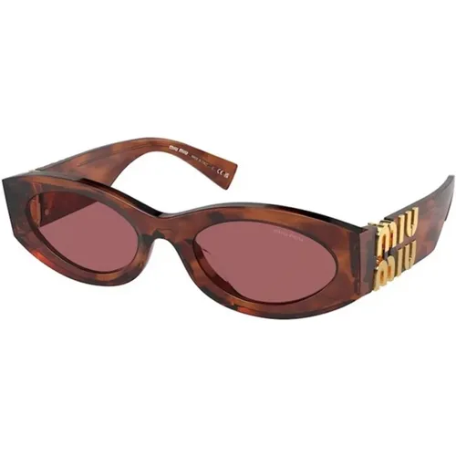 Brauner Rahmen, Dunkelviolette Gläser Sonnenbrille - Miu Miu - Modalova