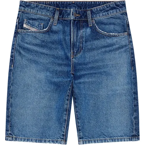 Schmal geschnittene Shorts aus Denim,Denim Bermuda Shorts in Gewaschenem Blau - Diesel - Modalova