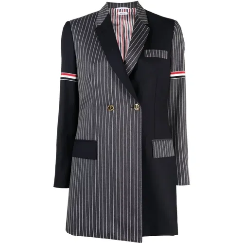 Blaue Logojacke mit asymmetrischem Design - Thom Browne - Modalova