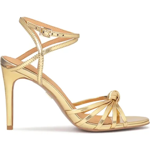 Elegante goldene Sandalen mit schrägen Riemen - Kazar - Modalova