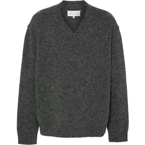 Grauer Woll V-Ausschnitt Pullover Hergestellt in Italien , Herren, Größe: L - Maison Margiela - Modalova
