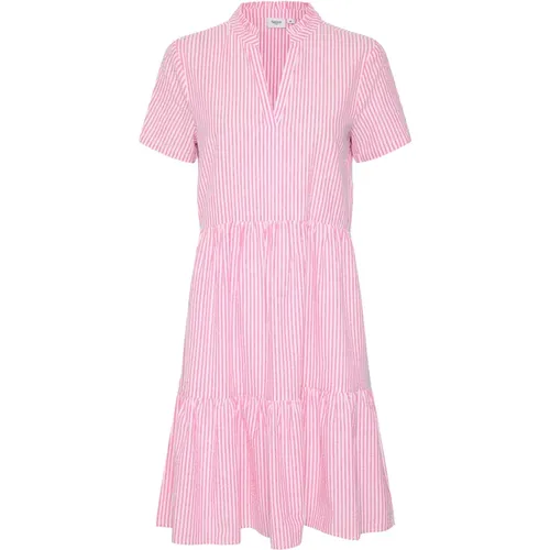 Pink Cosmos Kleid mit Rüschen , Damen, Größe: S - Saint Tropez - Modalova