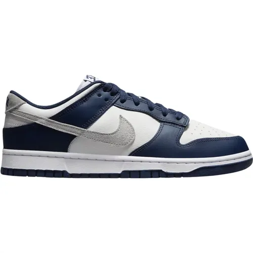 Limited Edition Dunk Low Midnight Navy , male, Sizes: 15 1/2 UK, 14 1/2 UK, 13 1/2 UK, 10 1/2 UK, 11 UK, 4 UK, 4 1/2 UK, 11 1/2 UK, 2 UK, 9 UK, 13 UK, - Nike - Modalova