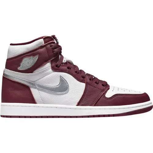 Limited Edition Bordeaux Retro High OG , male, Sizes: 10 1/2 UK, 13 UK, 11 UK, 13 1/2 UK, 15 1/2 UK, 8 UK, 6 UK, 1 1/2 UK, 10 UK, 7 UK, 4 1/2 UK, 5 UK - Nike - Modalova