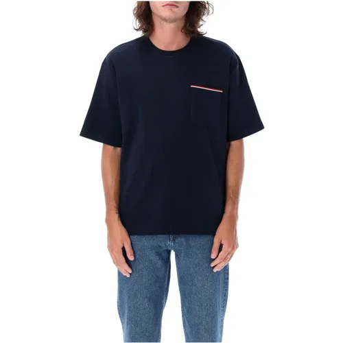 Oversized T-Shirt mit Tasche in MIL , Herren, Größe: 2XL - Thom Browne - Modalova