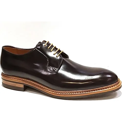 Elegant Blucher Style Shoe in Ebony Antik Leather , male, Sizes: 8 UK - Berwick - Modalova