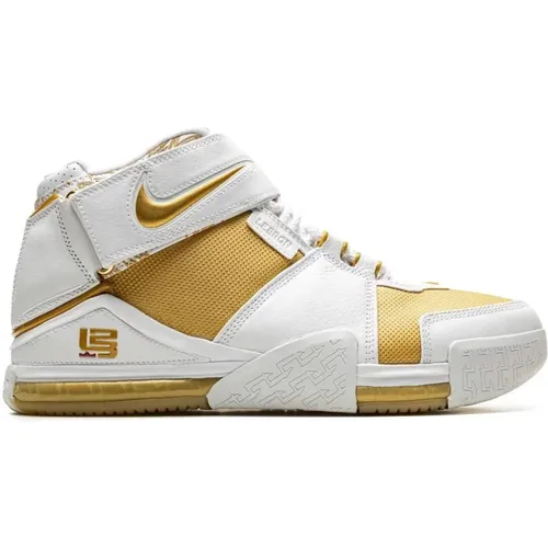 LeBron II /Gold Sneakers , male, Sizes: 10 UK - Nike - Modalova