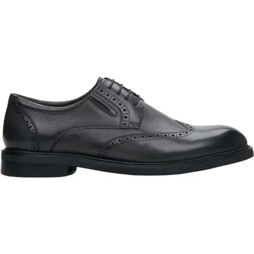 Herren Schwarze Lederbrogues mit Dekorativer Perforation Er00114370 , Herren, Größe: 39 EU - Estro - Modalova