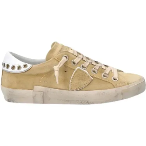 Low Top Sneakers with Eyelet Details , male, Sizes: 4 UK, 3 UK, 6 UK - Philippe Model - Modalova