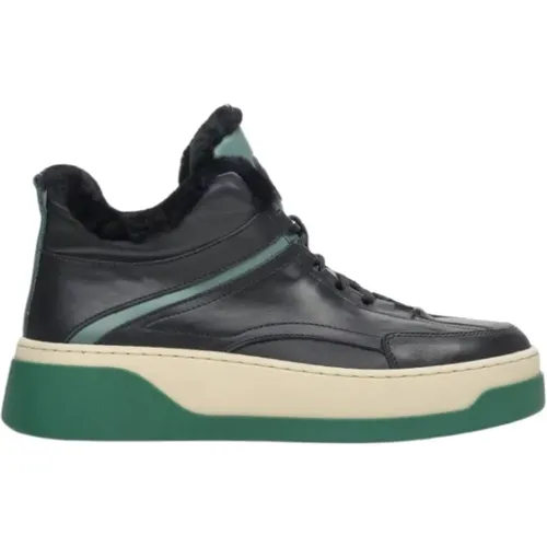 Women`s Green Winter Sneakers with Fur Lining Er00111963 , female, Sizes: 3 UK, 4 UK, 5 UK - Estro - Modalova