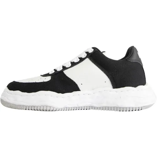 Schwarze und weiße Leinwand-Sneaker mit niedrigem Schaft,Schwarze Low-Top Sneaker mit Schnürung - Mihara Yasuhiro - Modalova