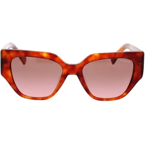 Sonnenbrille mit unregelmäßiger Form und mutigem und dynamischem Stil - Vogue - Modalova