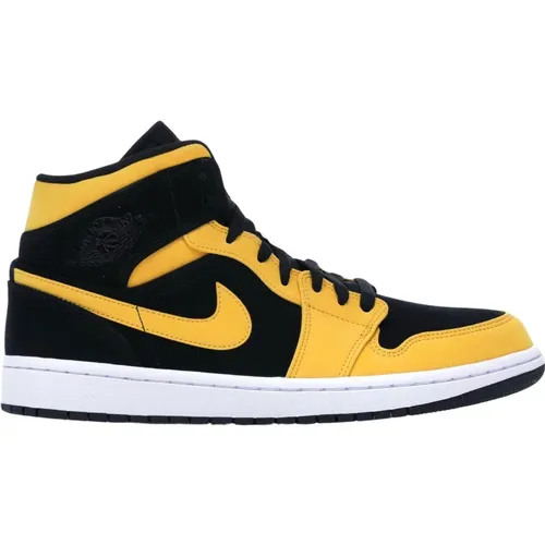 Limited Edition Air Jordan 1 Mid , male, Sizes: 11 UK, 13 UK, 12 UK, 6 1/2 UK, 8 UK, 8 1/2 UK, 13 1/2 UK, 15 1/2 UK, 10 1/2 UK, 9 UK, 7 UK, 11 1/2 UK, - Nike - Modalova