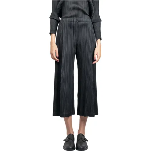 Pleated Flared Trousers , female, Sizes: XL - Issey Miyake - Modalova