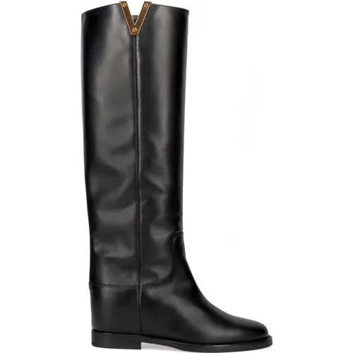 Schwarzer Keilstiefel mit metallischem V-förmigem Accessoire - Via Roma 15 - Modalova